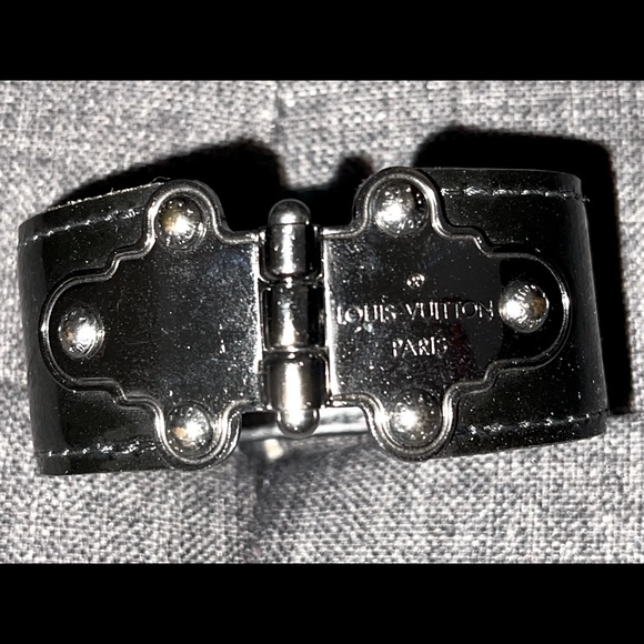 Louis Vuitton Save It Cuff Bracelet Vernis Noir - Picture 7 of 7